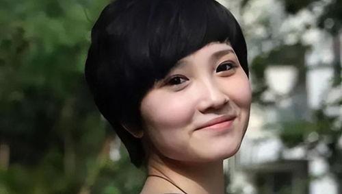 吃瓜爆料下巴变尖的女生,神秘美女下巴变尖，颜值飙升引关注